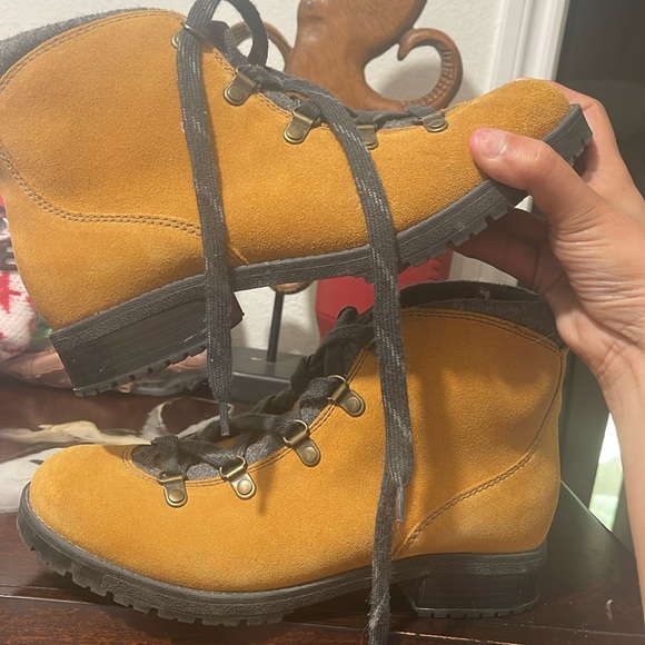 Clarks Faralyn Alpha Lace Up Hiking Suede Leather Boots - Picture 2 of 9